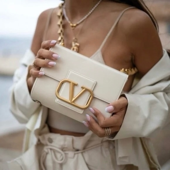 Valentino Garavani Stud Sign Shoulder Bag Light Ivory NIB - Picture 3 of 16